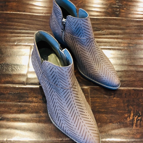✨HP✨Charles David Zander Bootie Grey SZ 7.5 - Picture 2 of 7